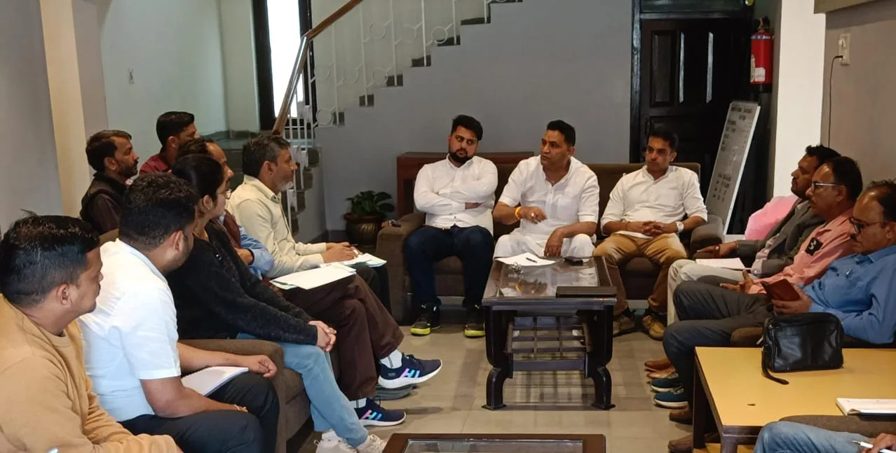 विधायक राम सिंह कैड़ा ने पीडब्लूडी अधिकारियों से की बैठक