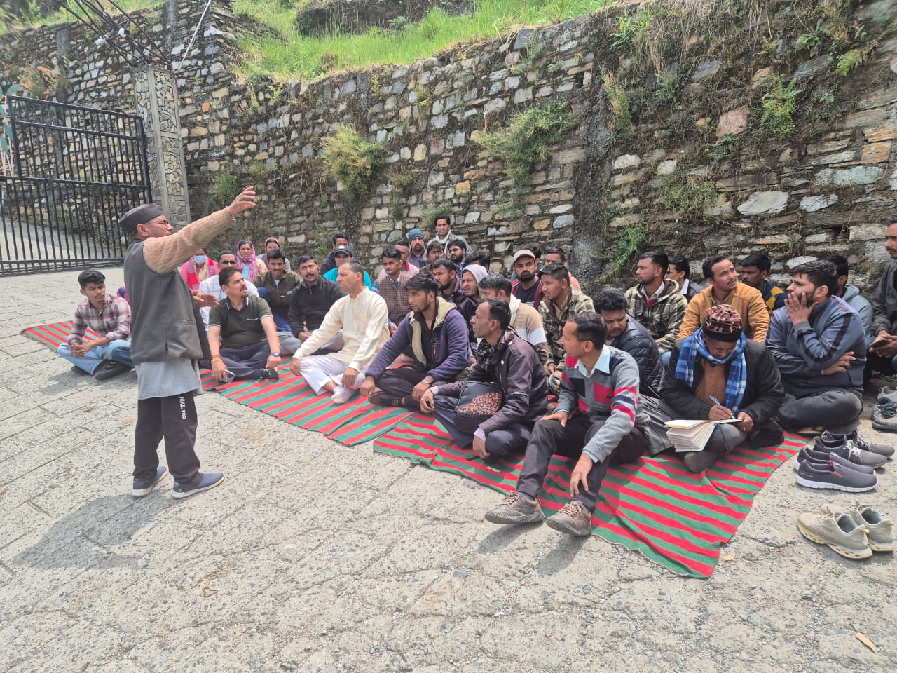 सतबूंगा में कासा होटल के खिलाफ फूटा ग्रामीणों का गुस्सा