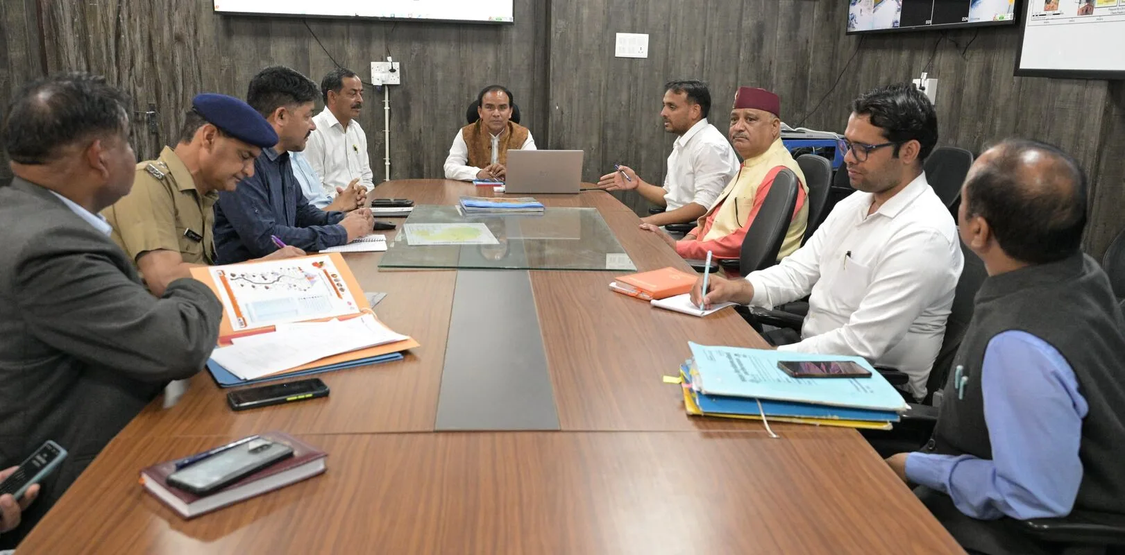 स्वास्थ्य मंत्री धन सिंह रावत ने की केदारनाथ यात्रा तैयारियों की समीक्षा