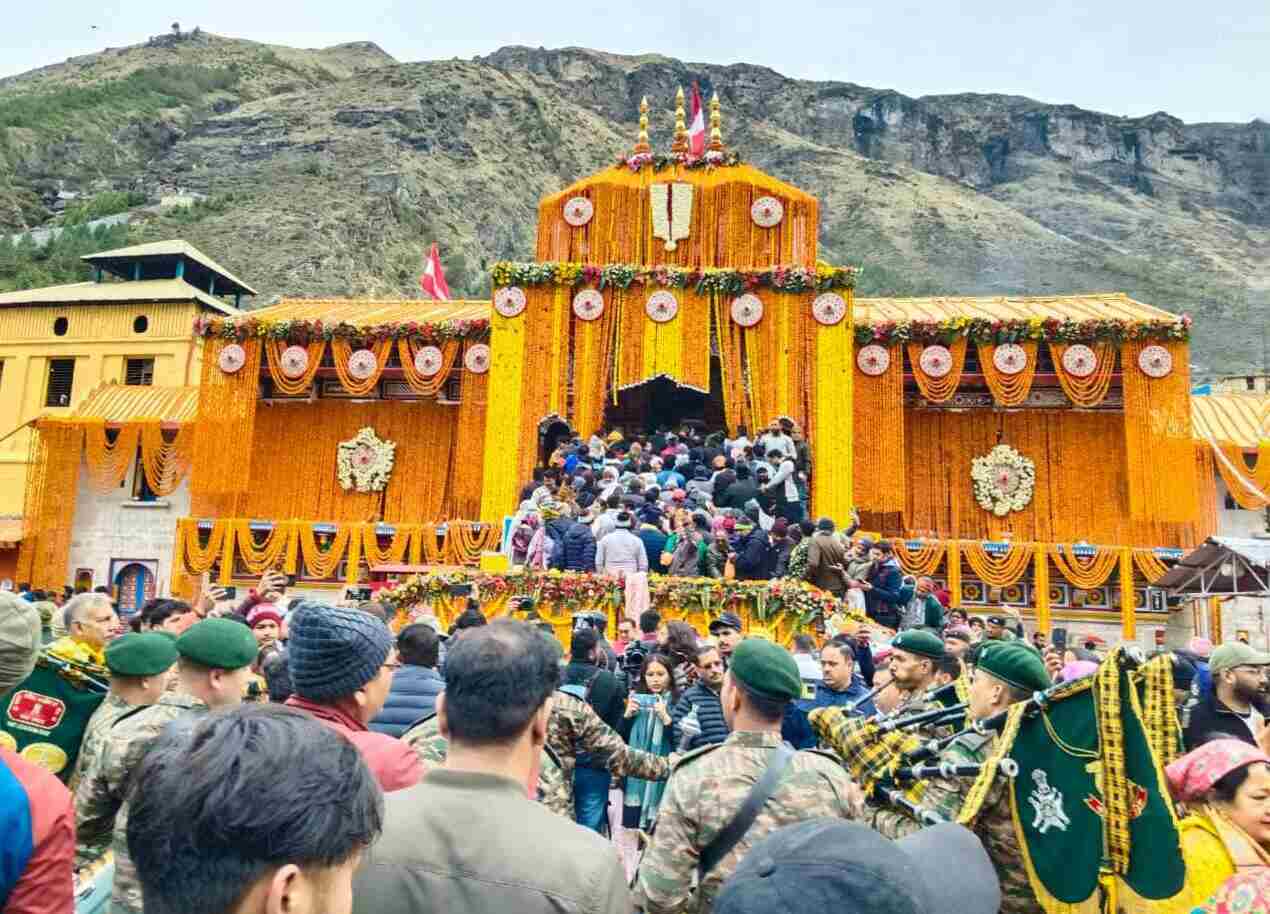 जय बद्री विशाल के उद्घोष के साथ विश्व प्रसिद्व बद्रीनाथ धाम के कपाट खुले