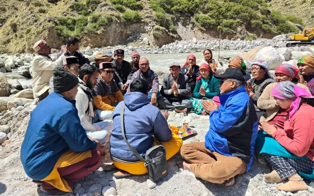 माणा गांव में शुरू हुआ पुष्कर कुंभ, दक्षिण भारत के श्रद्धालुओं ने लगाई आस्था की डुबकी