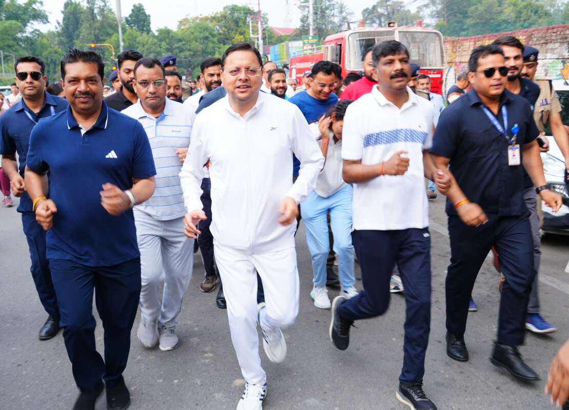 मुख्यमंत्री ने मैराथन को दिखाई हरी झंडी, खुद भी दौड़कर युवाओं का बढ़ाया उत्साह