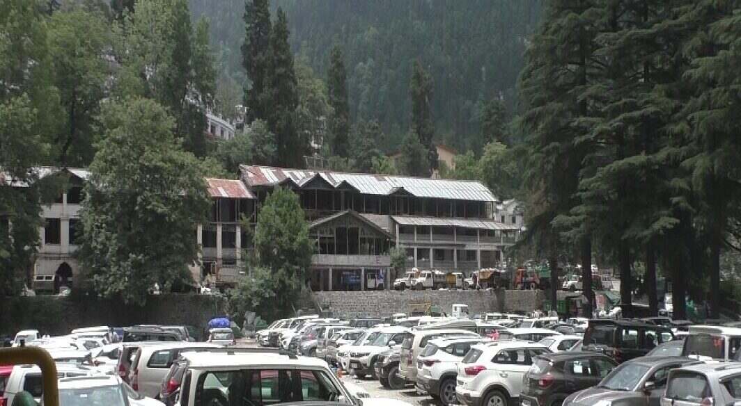 सीएम धामी के प्रयास रंग लाए, नैनीताल में शत्रु संपत्ति मेट्रोपोल होटल परिसर पार्किंग के लिए उत्तराखंड को आवंटित