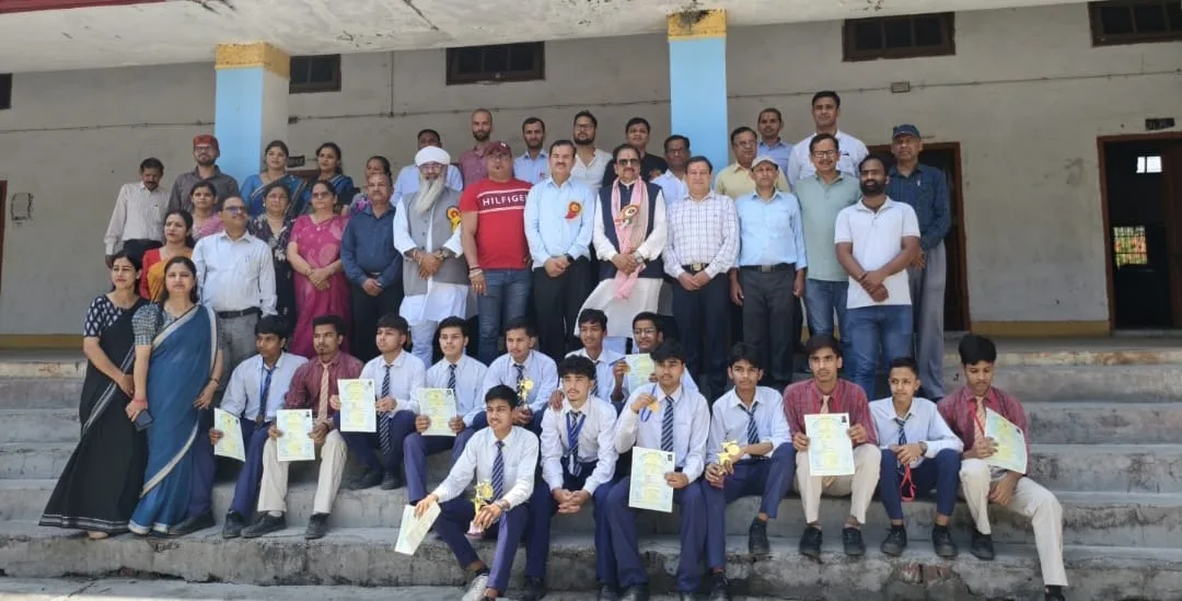 एच.एन. इंटर कॉलेज में मेधावी छात्रों का सम्मान