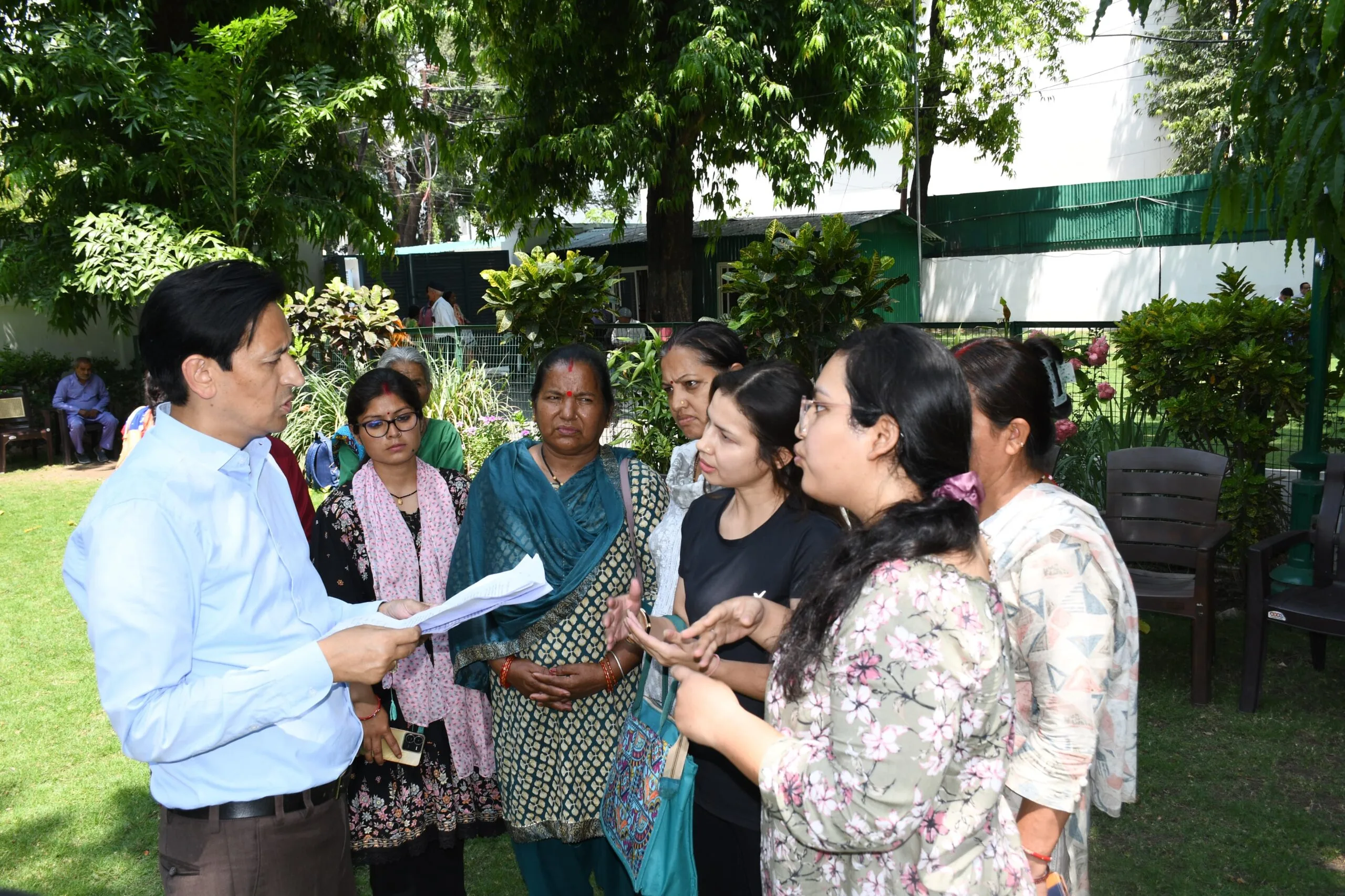 कुमाऊं कमिश्नर ने की जनसुनवाई, कई शिकायतों का मौके पर निपटारा