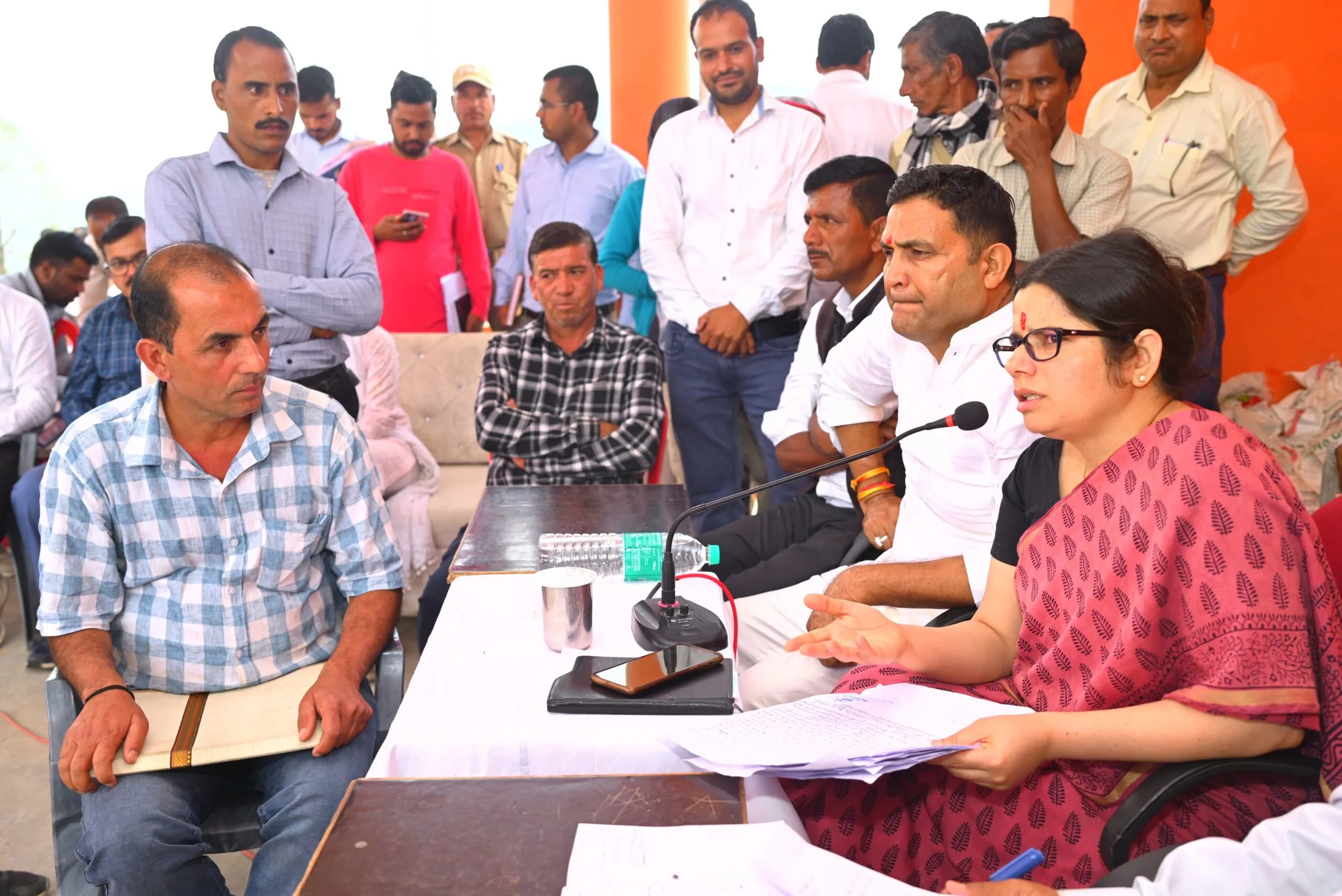 दूरस्थ गांव नाई में लगा जनसुनवाई शिविर, जिलाधिकारी ने मौके पर ही निपटाईं कई समस्याएं