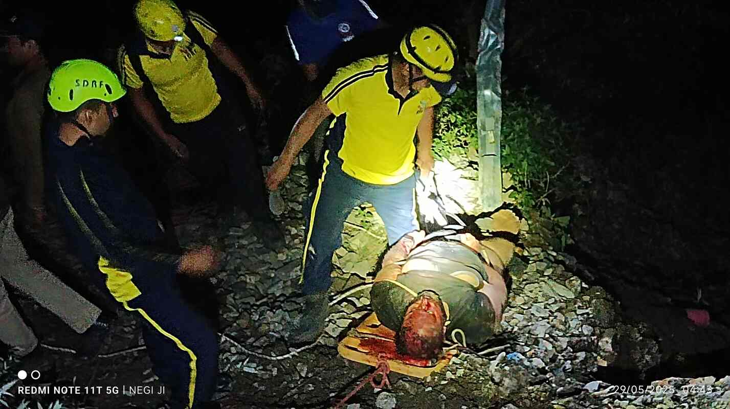 देहरादून-मसूरी रोड पर कार खाई में गिरी, दो लोगों की मौत