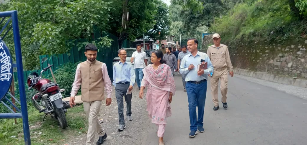 धारी विकास खंड में सीडीओ का औचक निरीक्षण