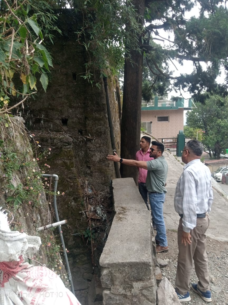 बरसात से पहले नगर की तैयारियों को लेकर एसडीएम ने किया निरीक्षण