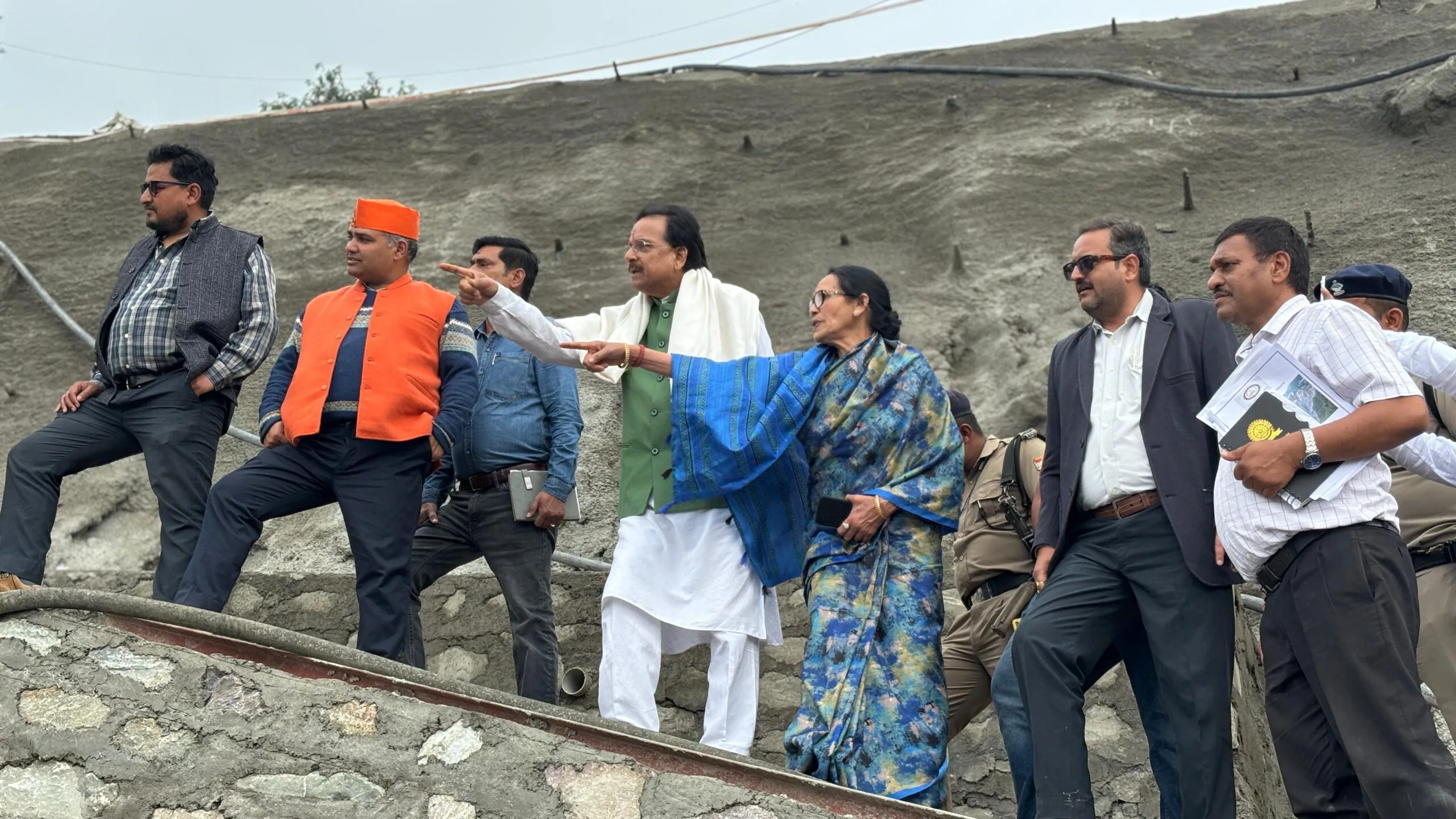 बलियानाला में सुरक्षात्मक कार्यों का सांसद ने किया स्थलीय निरीक्षण