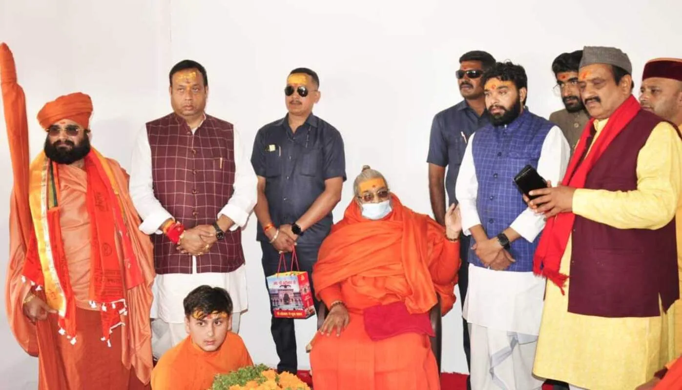 भगवान बदरी विशाल के दर्शन को पहुंचे शंकराचार्य स्वामी वासुदेवानंद सरस्वती महाराज