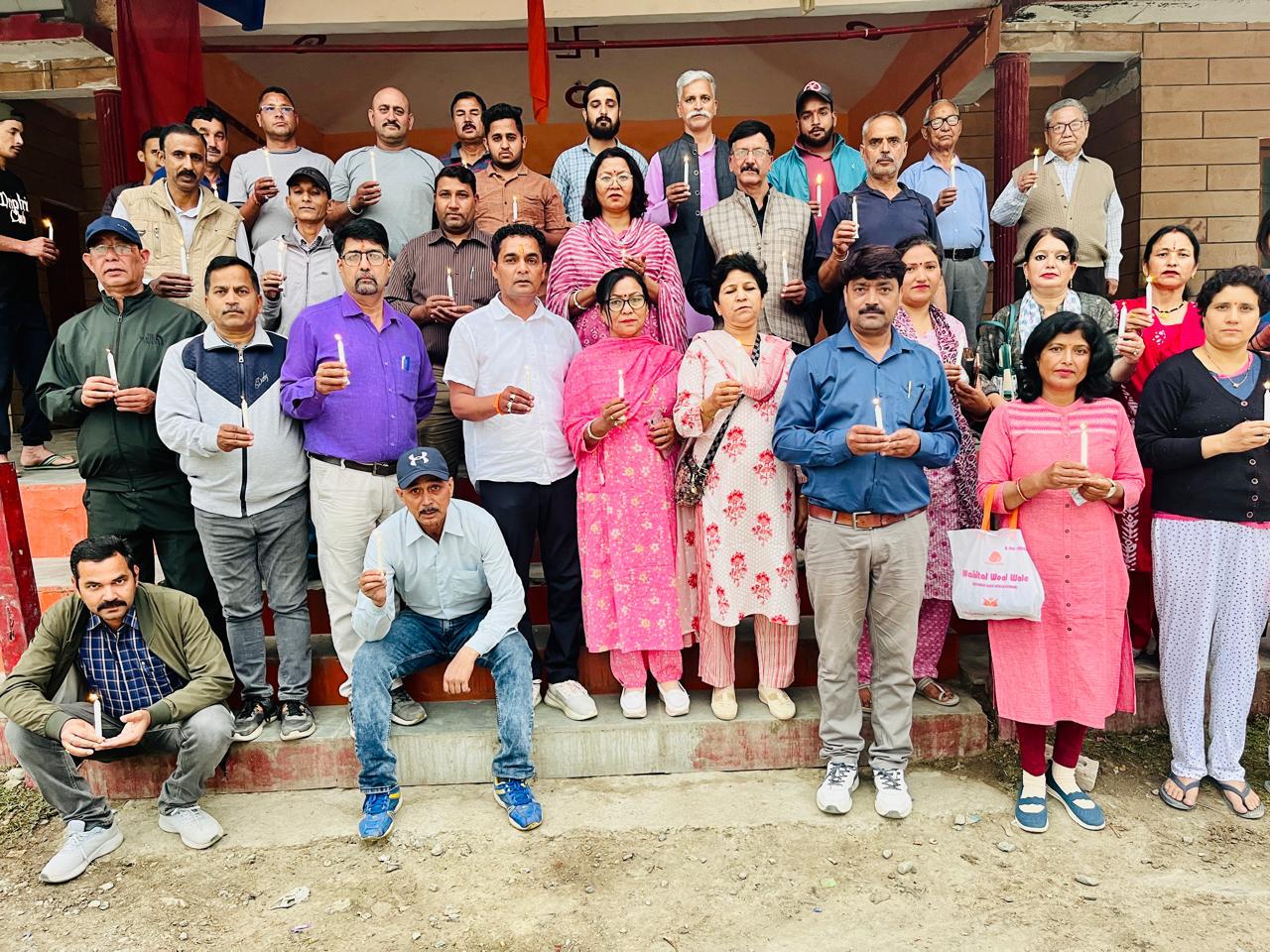 भीमताल में शिक्षकों ने आतंकवाद के खिलाफ निकाला कैंडल मार्च