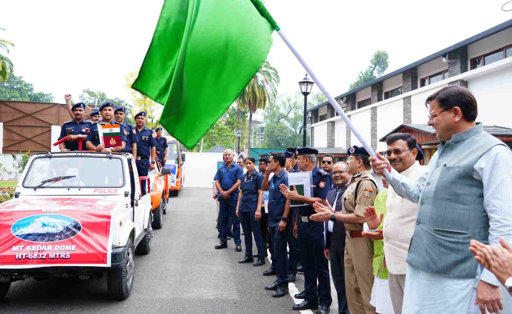 मुख्यमंत्री ने NDRF के तृतीय पर्वतारोहण अभियान ‘शौर्य’ का किया फ्लैग ऑफ