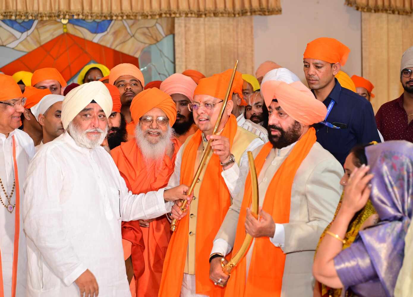 राज्यपाल और मुख्यमंत्री ने श्री हेमकुण्ट साहिब यात्रा के लिए जाने वाले प्रथम जत्थे को किया रवाना