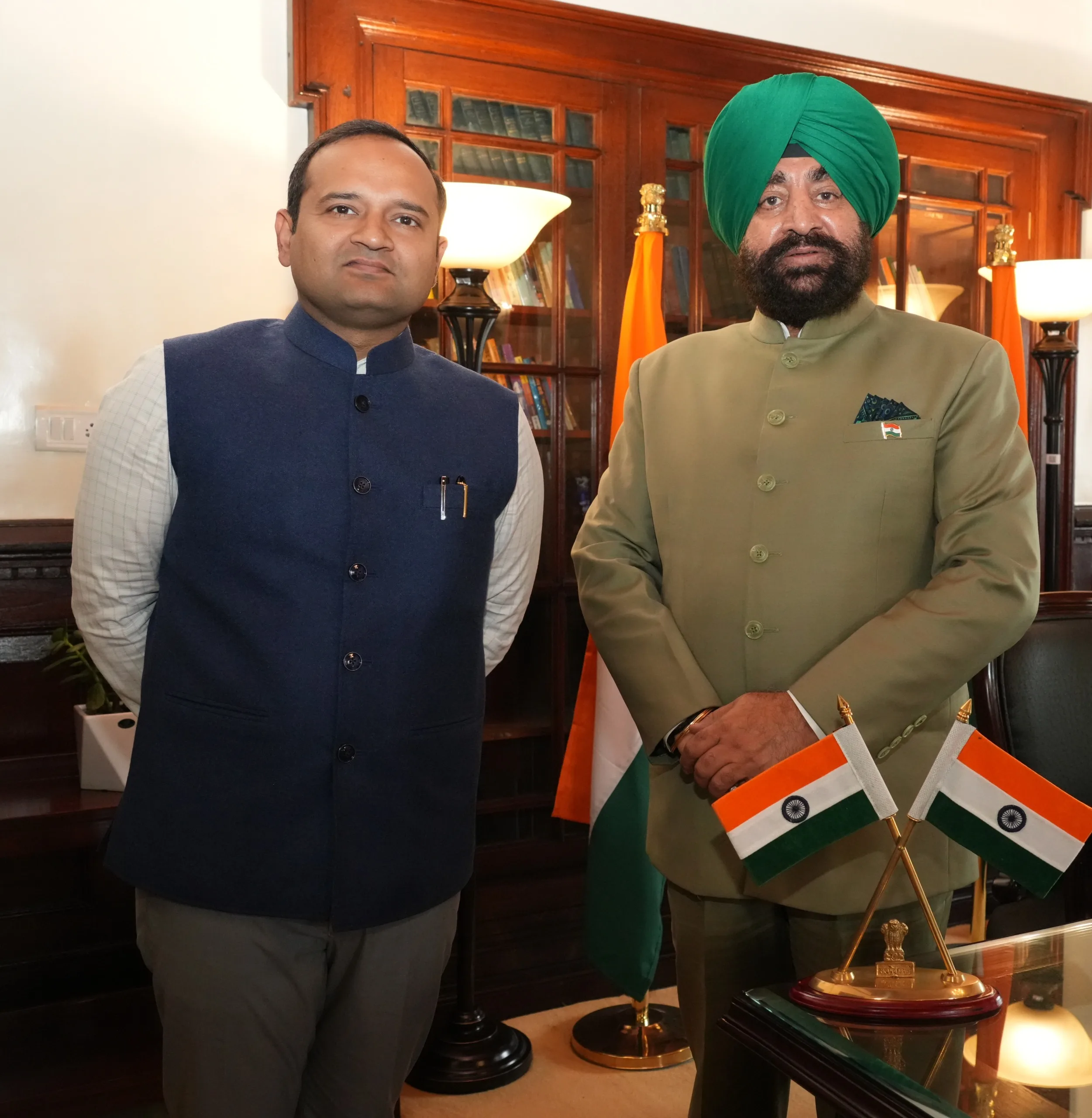 राज्यपाल से मिले केएमवीएन के एमडी, परियोजनाओं की दी जानकारी