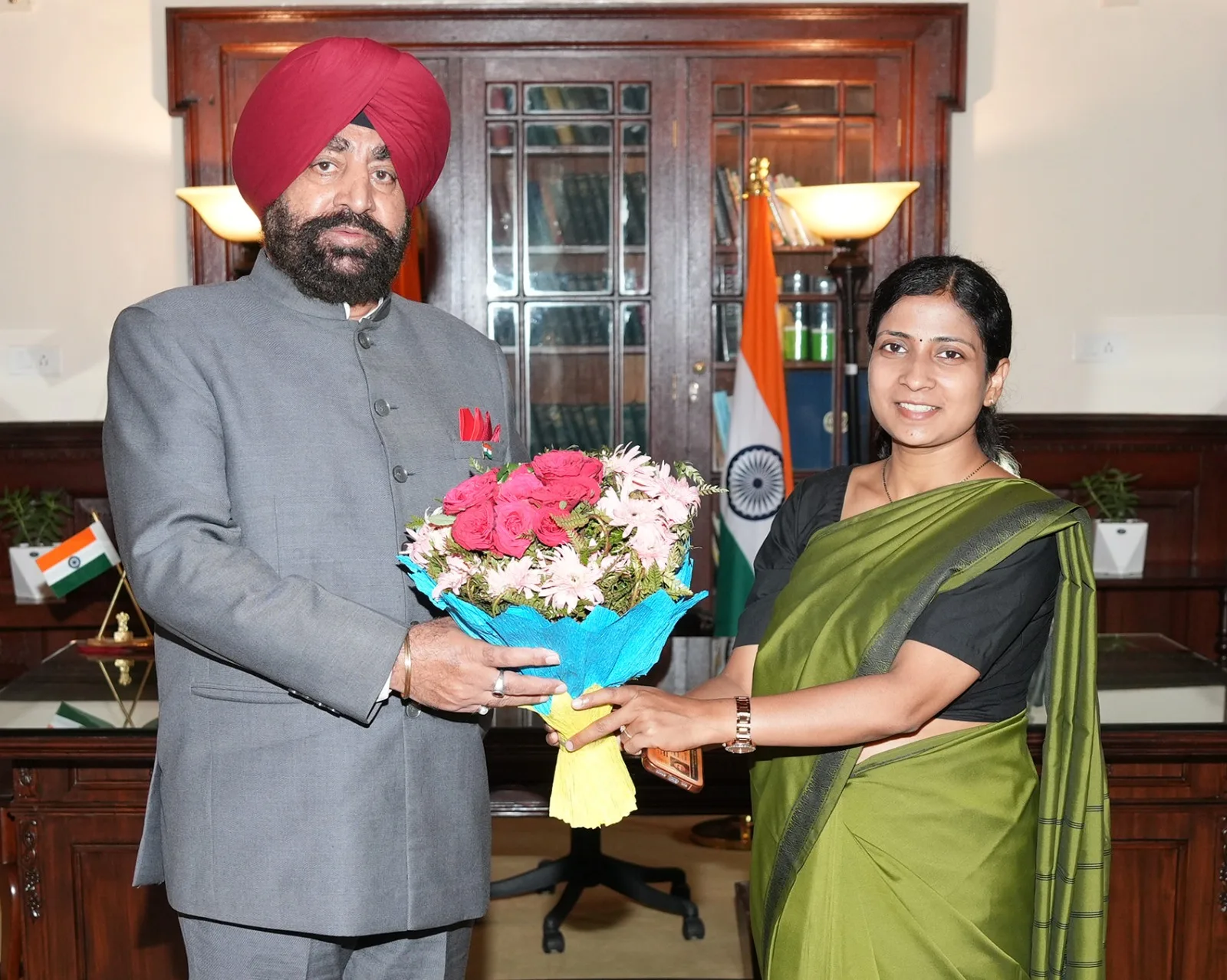 राज्यपाल से सीडीओ नैनीताल ने की शिष्टाचार भेंट