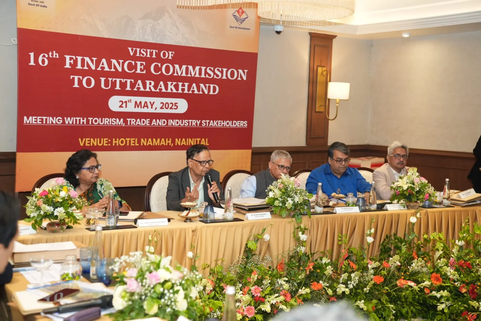 वित्त आयोग की नैनीताल में उद्योग और पर्यटन प्रतिनिधियों संग बैठक