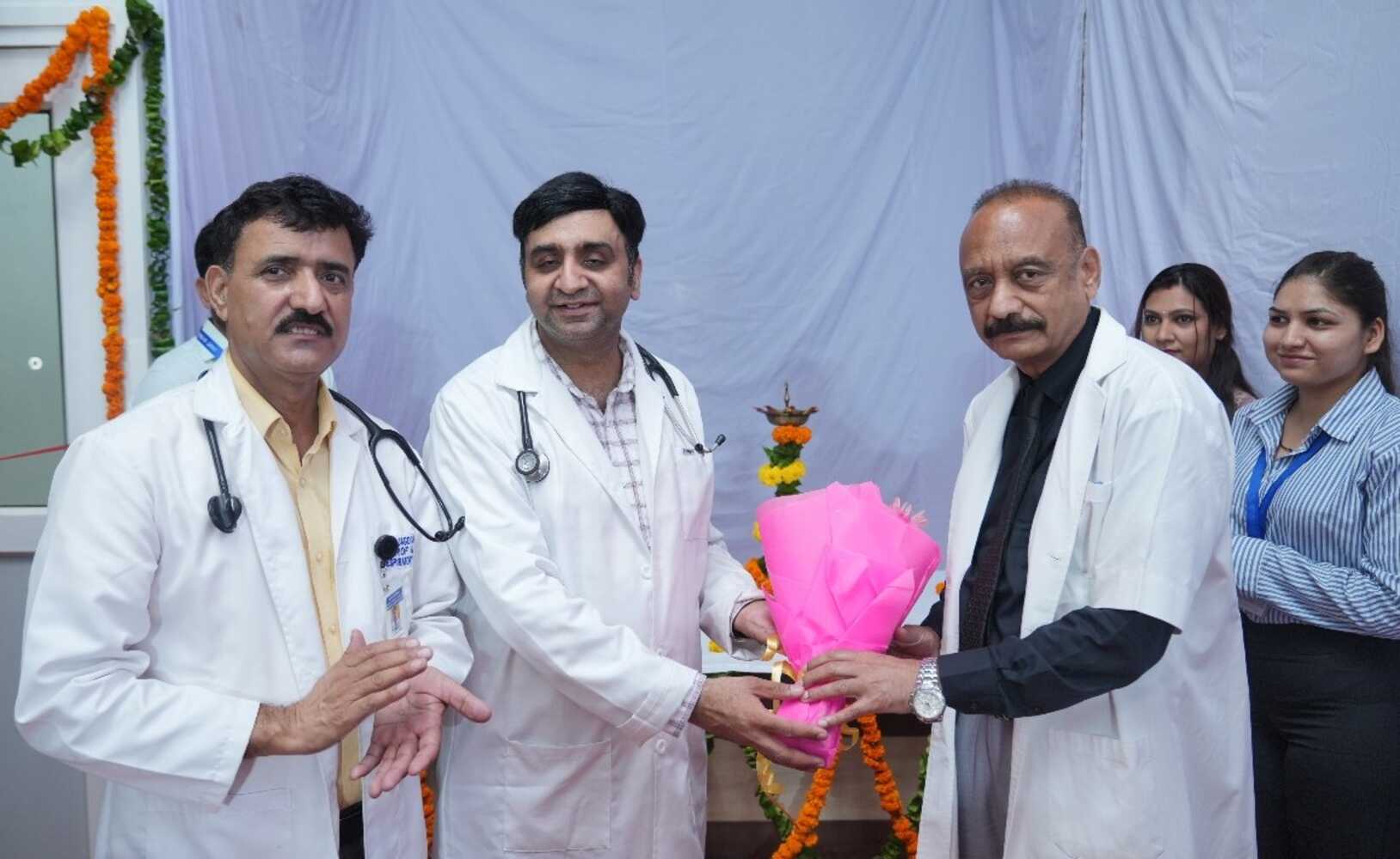 श्री महंत इन्दिरेश अस्पताल में माॅर्डन क्लीनिकल ट्रायल एण्ड रिसर्च सेंटर का शुभारंभ