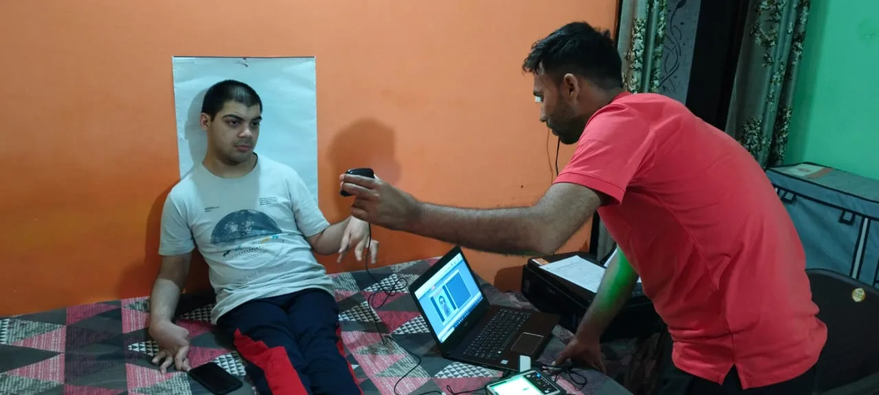 ‘ट्वीट और ई-मेल’ से पहुंची गुहार, 24 घंटे में बना दिव्यांग सौरव का आधार कार्ड