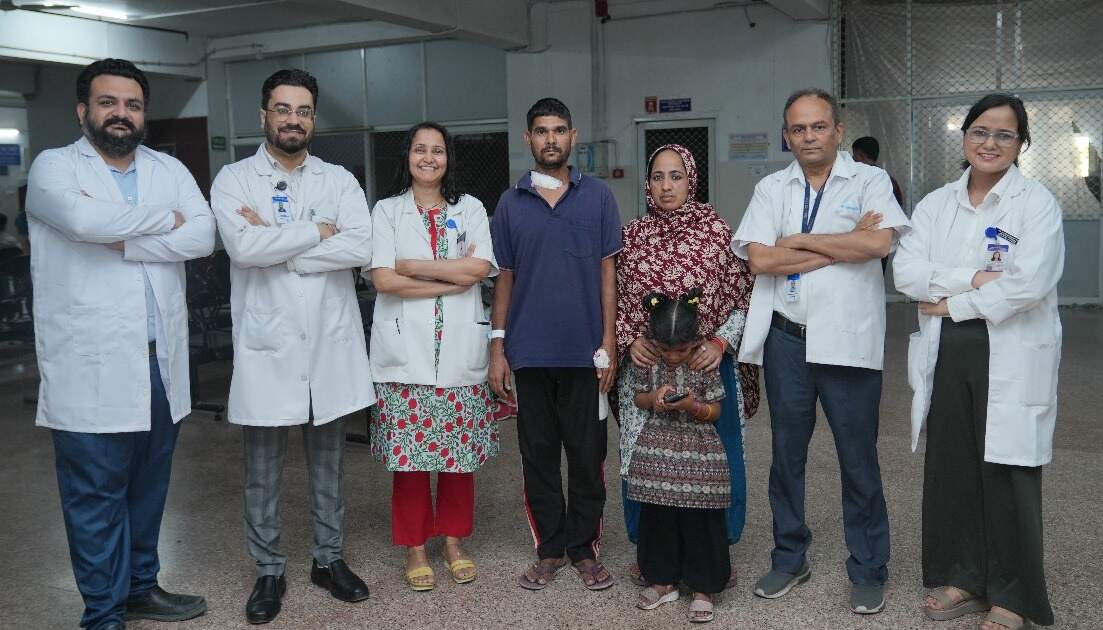 श्री महंत इन्दिरेश अस्पताल में डाॅक्टरों की मेहनत से मरीज़ ने मौत को दी मात