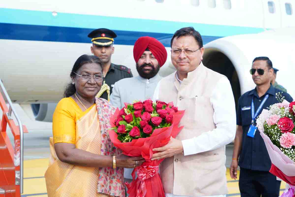 राष्ट्रपति द्रौपदी मुर्मु का जौलीग्रांट एयरपोर्ट पर भव्य स्वागत