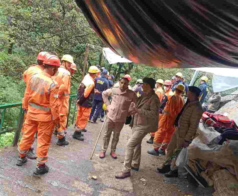 यमुनोत्री पैदल मार्ग पर रेस्क्यू अभियान फिर से शुरू, दो यात्री अभी भी लापता
