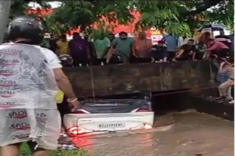 हल्द्वानी में नहर में गिरी कार, एक ही परिवार के चार लोगों की मौत