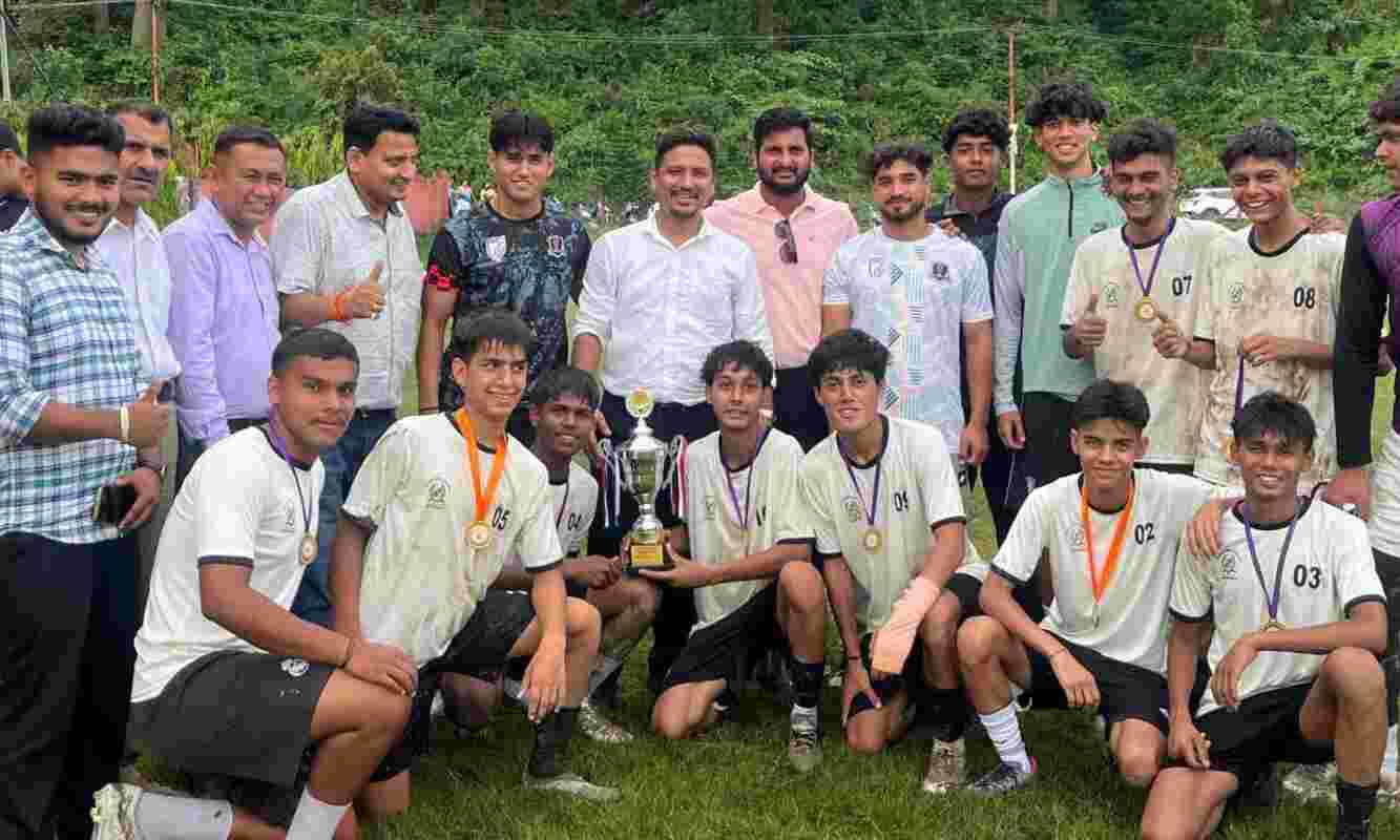 फुटबॉल अंडर 17 वर्ग में बलूनी स्कूल ने फहराया परचम