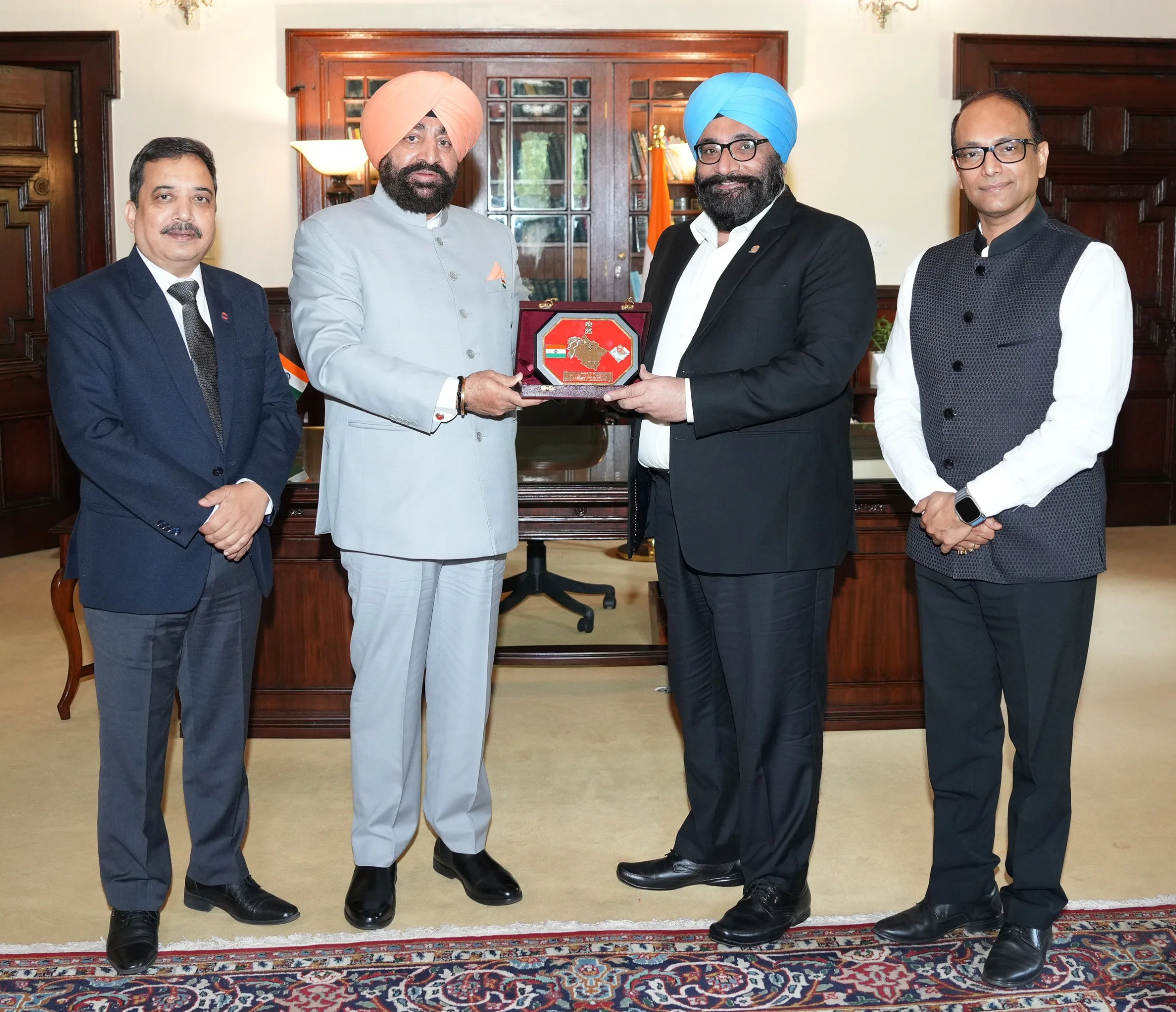 आईओसीएल अध्यक्ष ने राज्यपाल से की शिष्टाचार भेंट