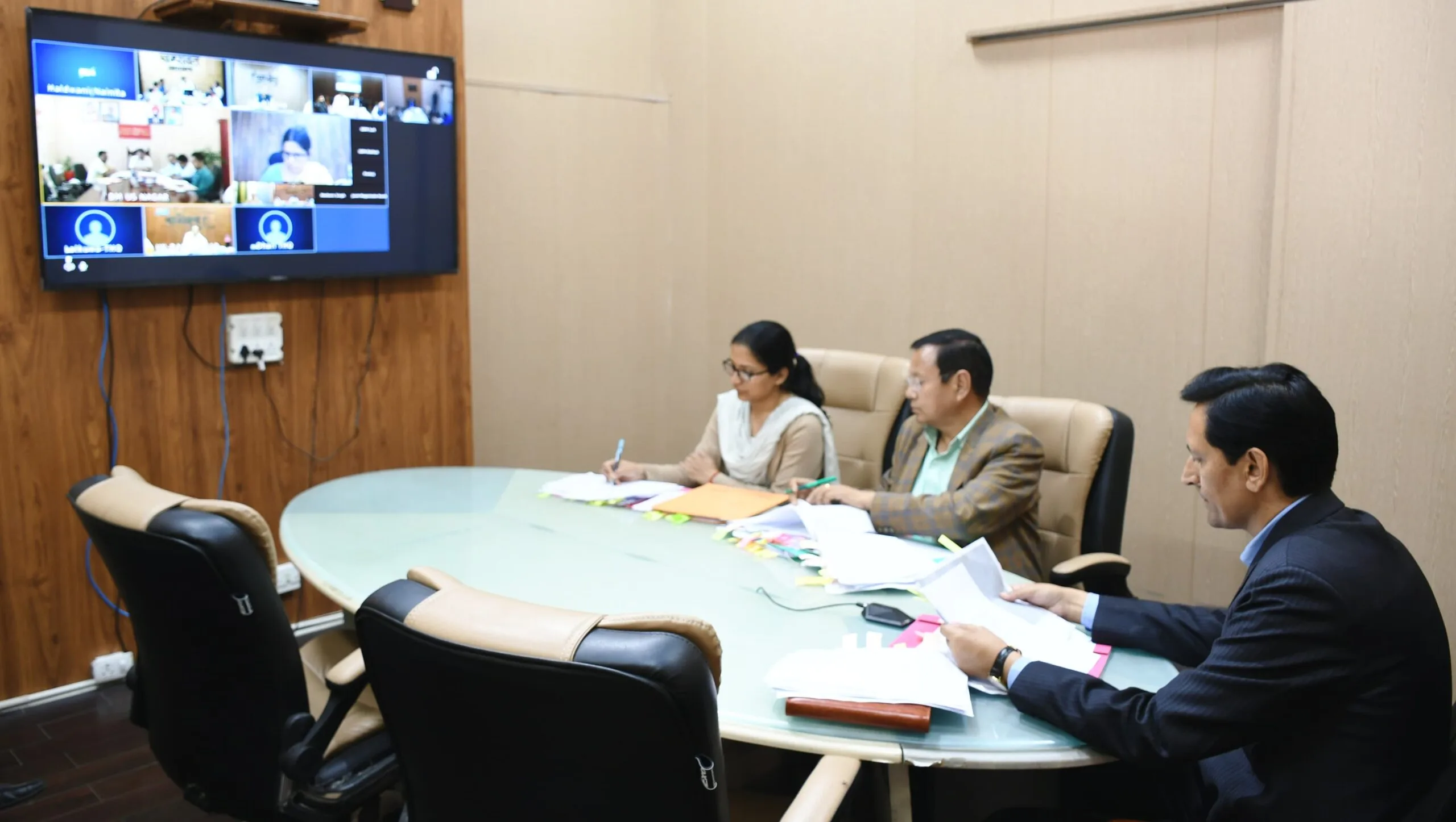 कुमाऊं आयुक्त ने की आपदा प्रबंधन और जमीनी विवादों की समीक्षा, अधिकारियों को दिए जरूरी निर्देश