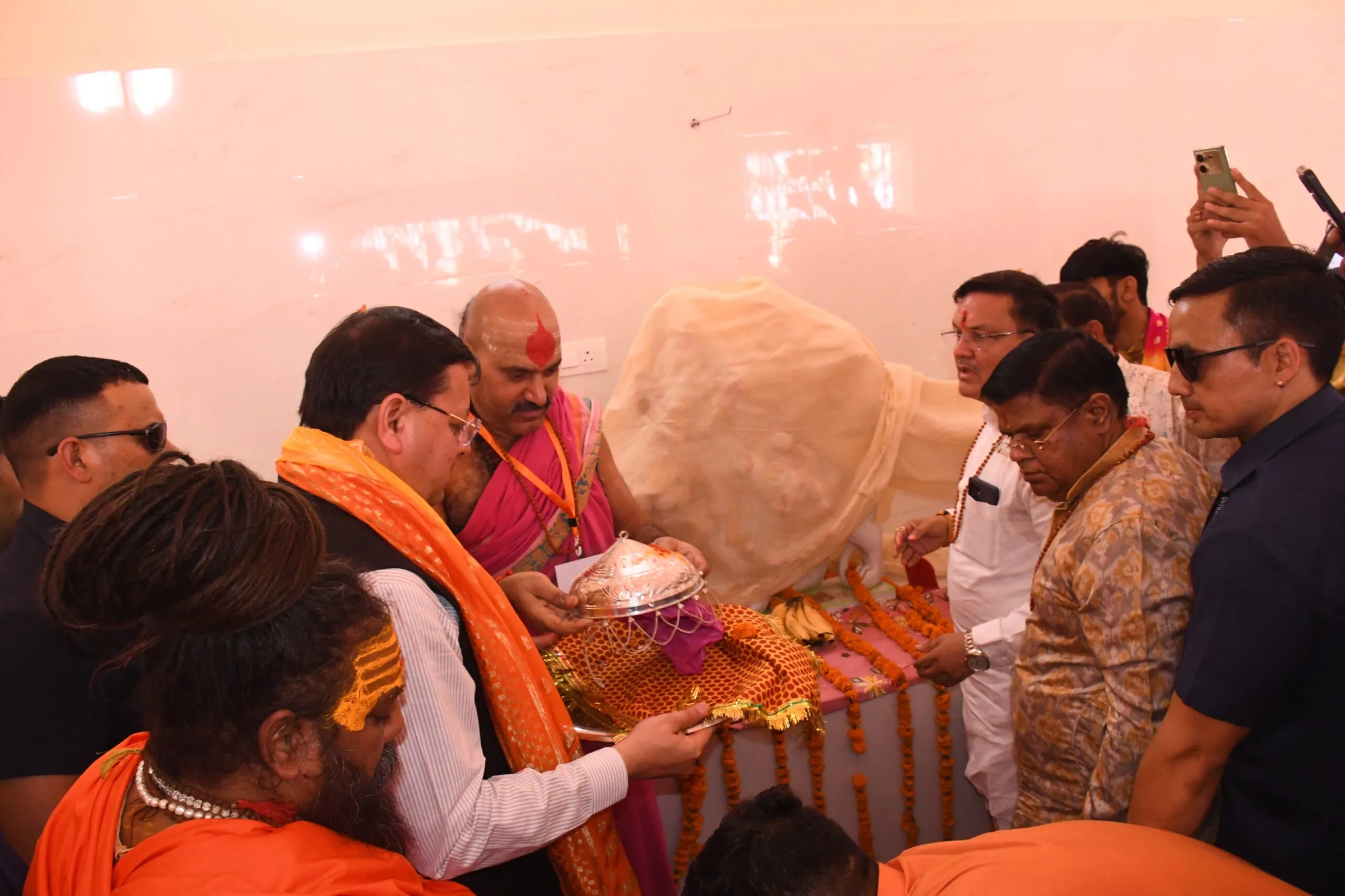 प्राण प्रतिष्ठा महोत्सव में पहुंचे मुख्यमंत्री धामी, कालू सिद्ध मंदिर में की पूजा-अर्चना