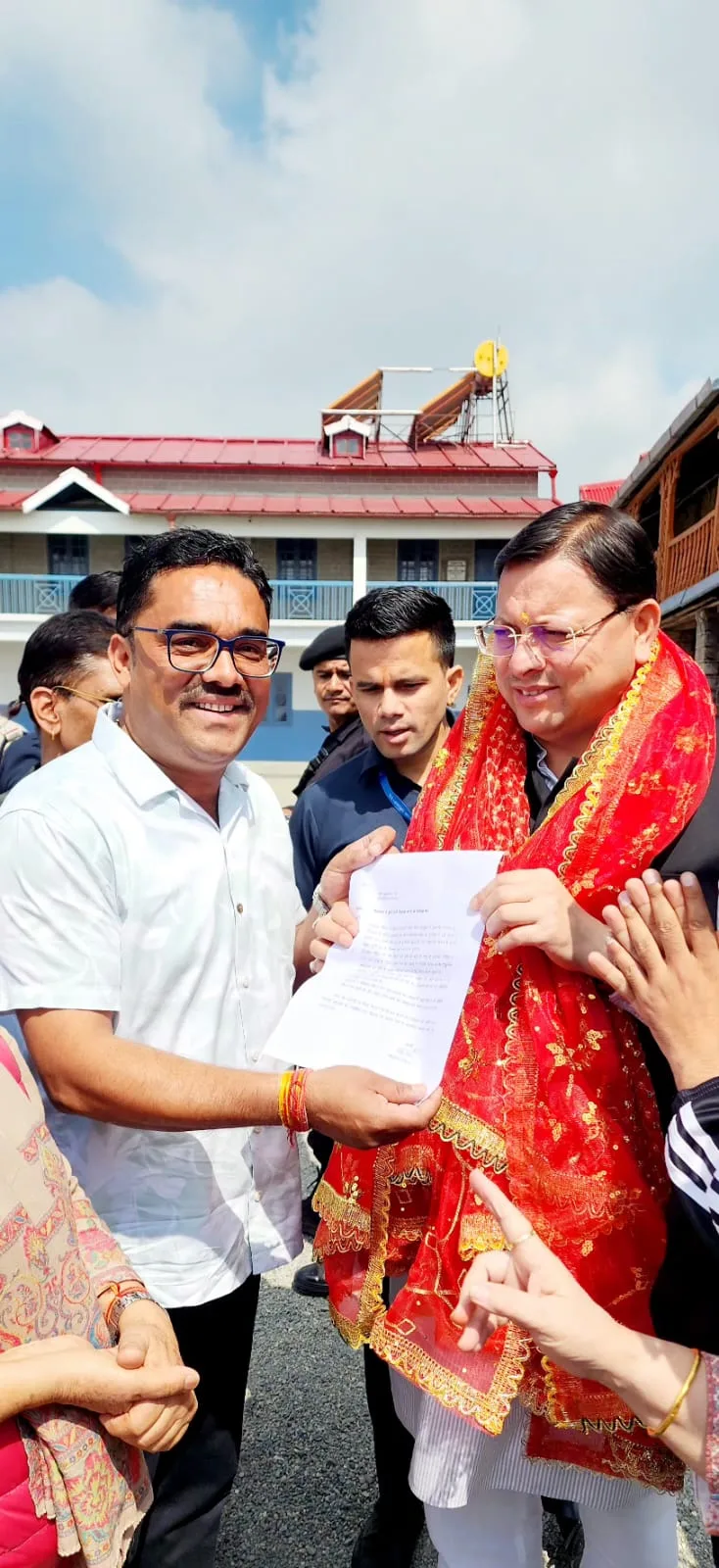 मुख्यमंत्री को सौंपा ज्ञापन, भीमताल झील की सुरक्षा और विकास की उठाई मांग