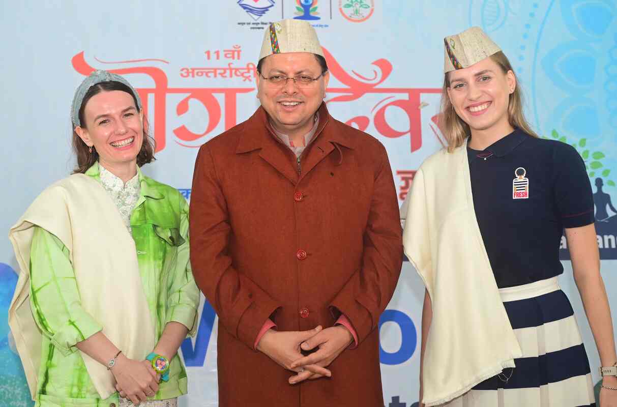 मुख्यमंत्री धामी ने विदेशी मेहमानों का भराड़ीसैंण में किया स्वागत