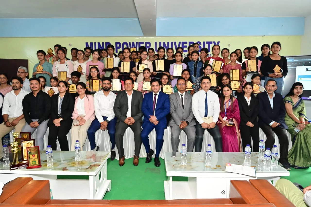 मेधावी छात्रों को मिला सम्मान, मिला 100% स्कॉलरशिप का सुनहरा अवसर