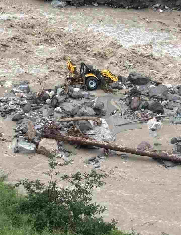 यमुनोत्री के पास बादल फटा, 9 मजदूर लापता