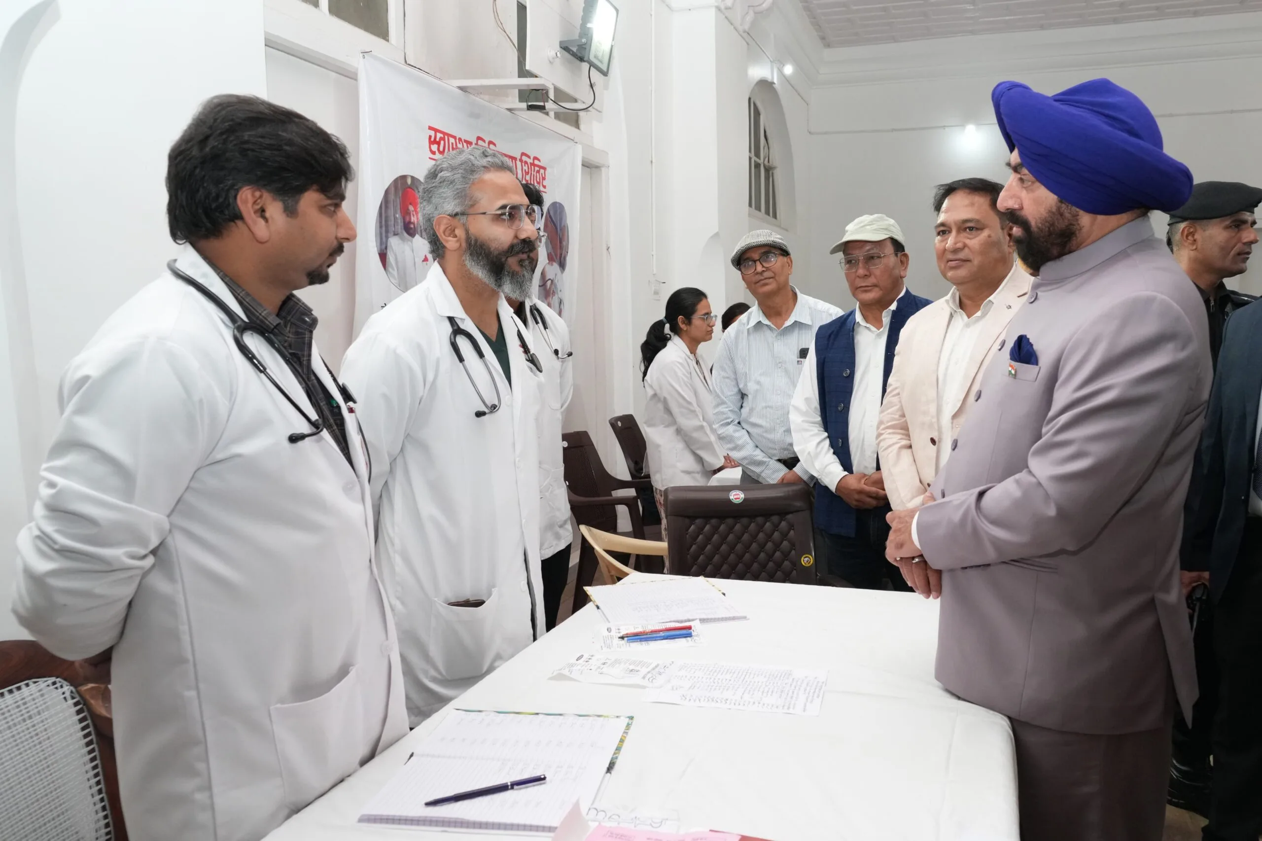 राजभवन में लगा स्वास्थ्य शिविर, 172 लोगों की जांच