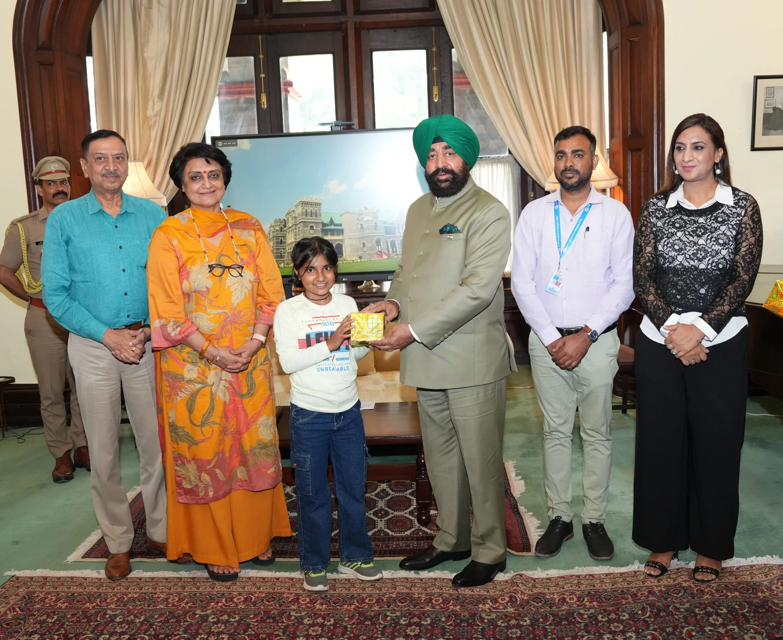 राज्यपाल ने एसओएस बाल ग्राम के बच्चों से किया संवाद