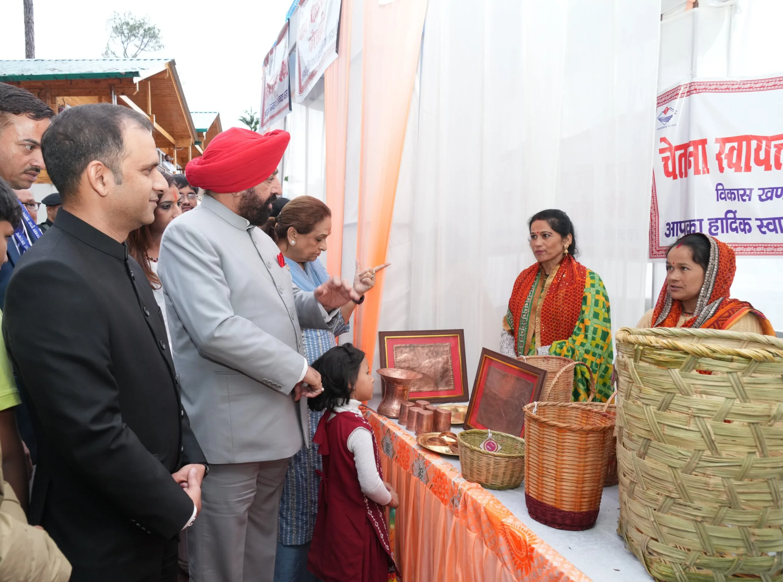 राज्यपाल ने किया कौसानी का दौरा, विकास कार्यों और योजनाओं की ली जानकारी