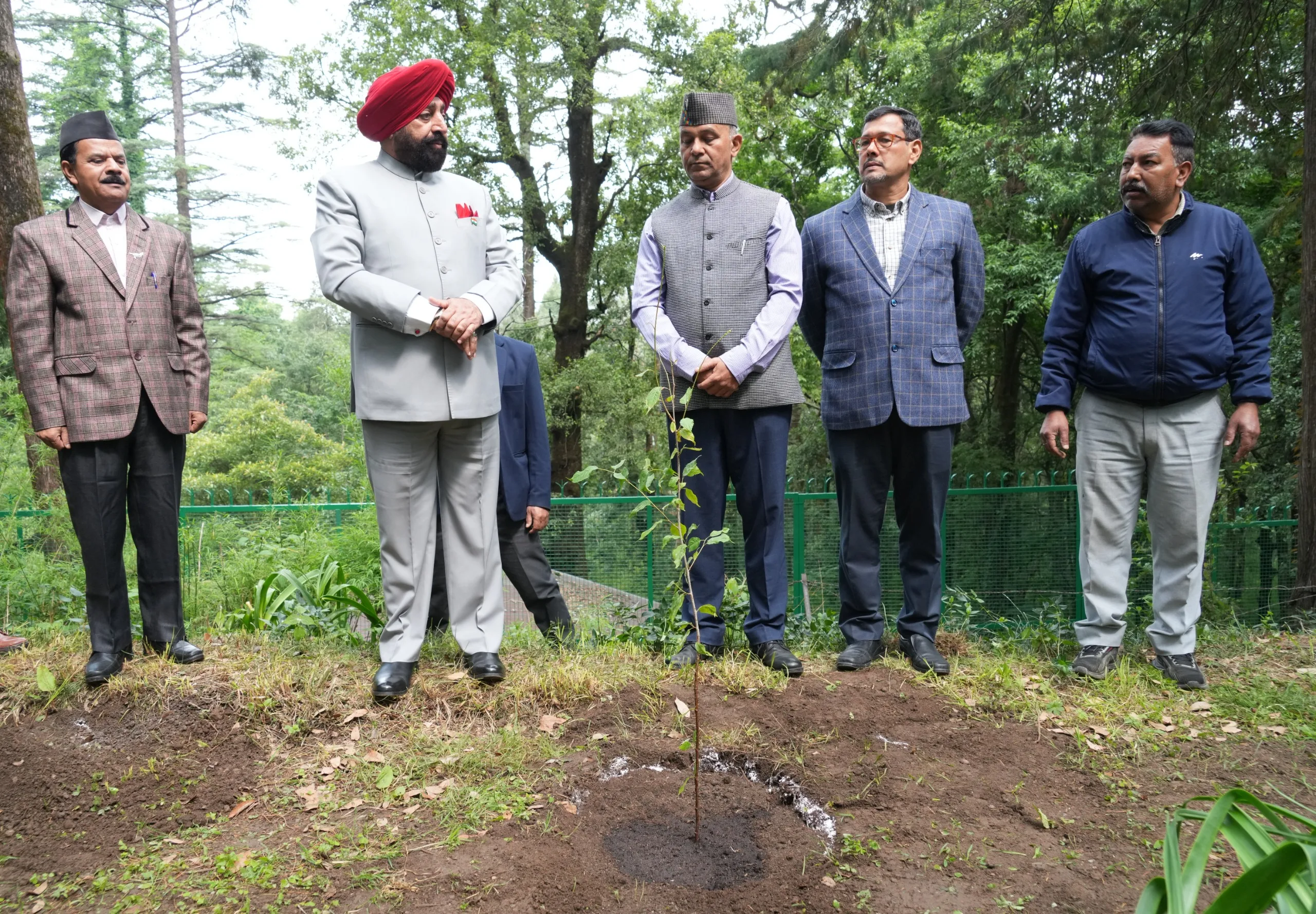 राज्यपाल ने किया राजभवन परिसर में पौधारोपण, पर्यावरण संरक्षण का दिया संदेश