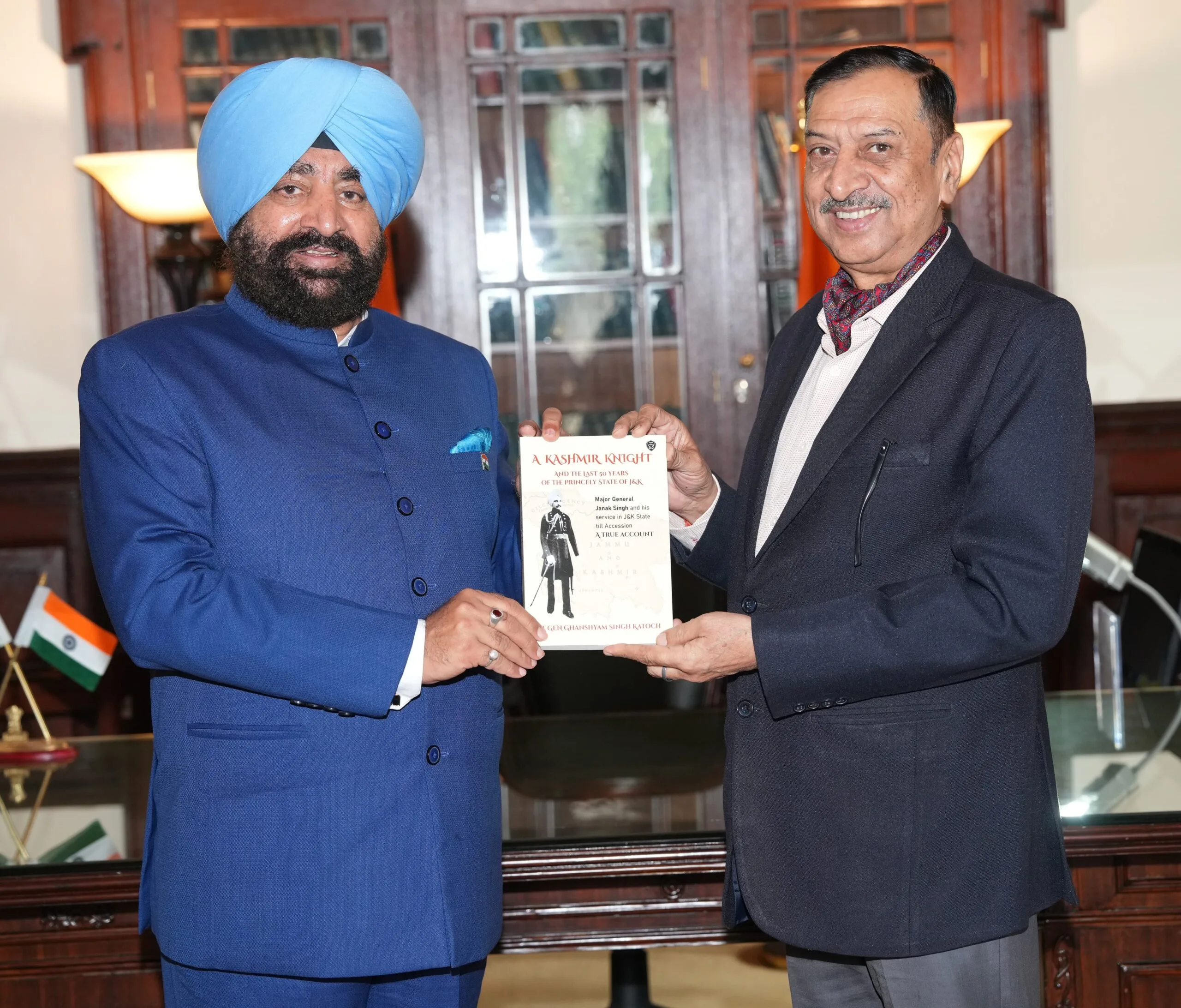 राज्यपाल से जी.एस. कटोच की शिष्टाचार भेंट, भेंट की अपनी पुस्तक ‘A Kashmir Knight’