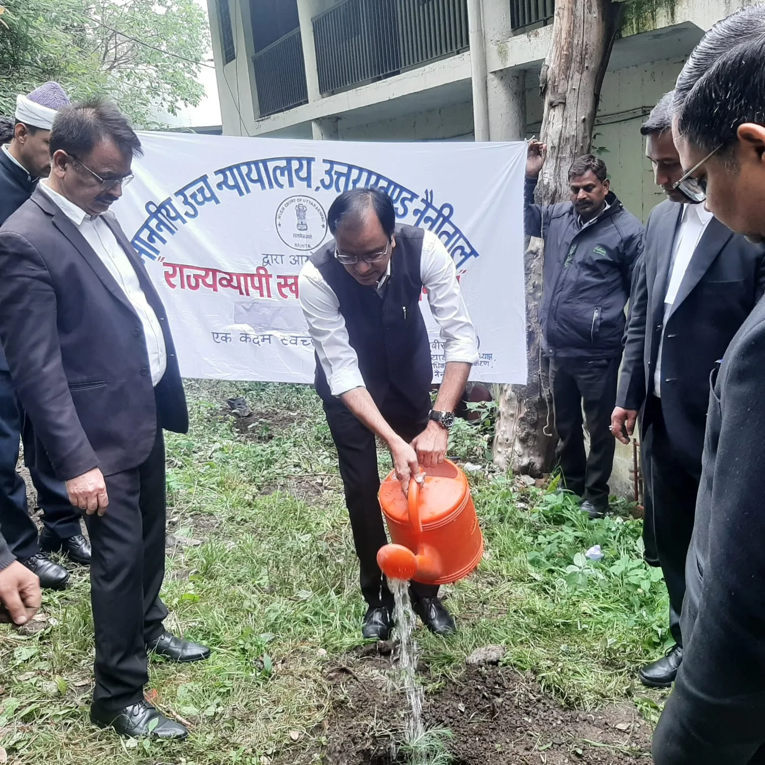 विश्व पर्यावरण दिवस पर जिला न्यायालय परिसर में हुआ वृक्षारोपण व स्वच्छता अभियान