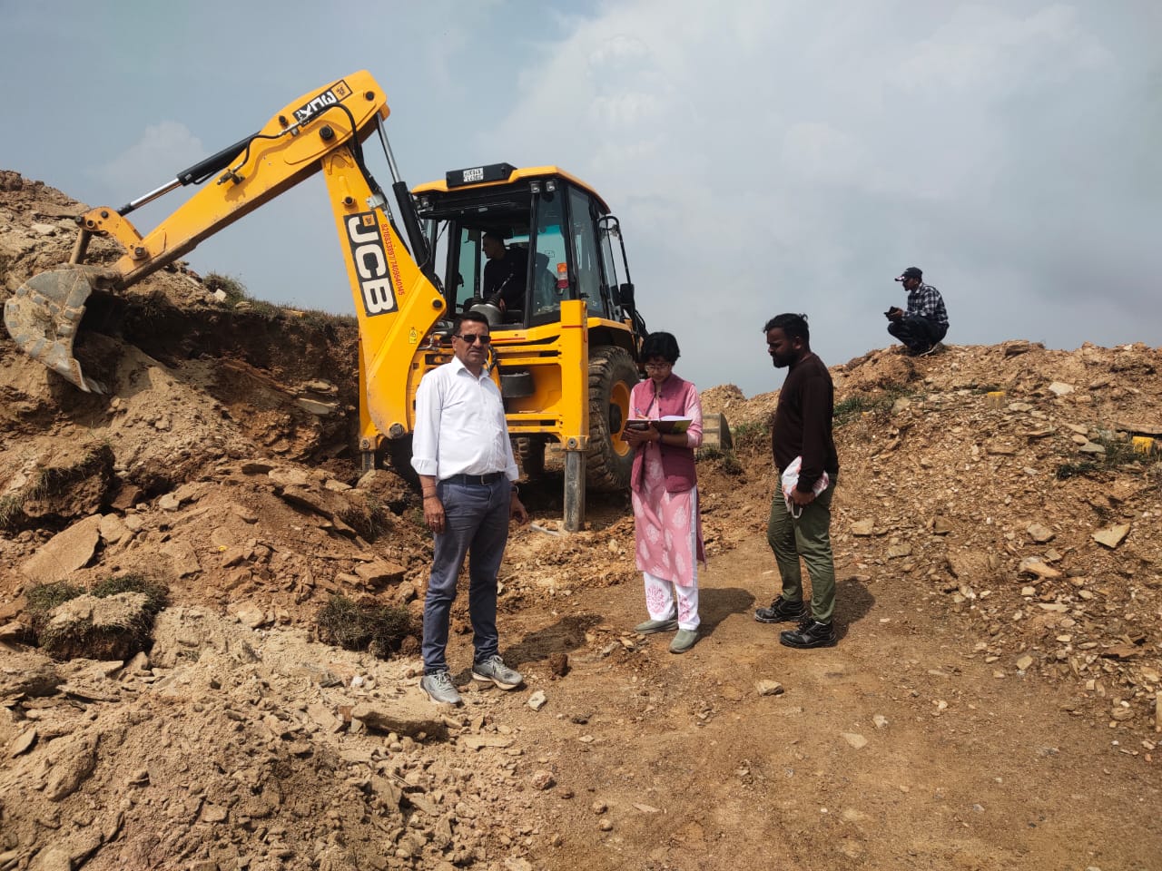 सुन्दरखाल में अवैध खनन पर प्रशासन की बड़ी कार्रवाई, जेसीबी सीज