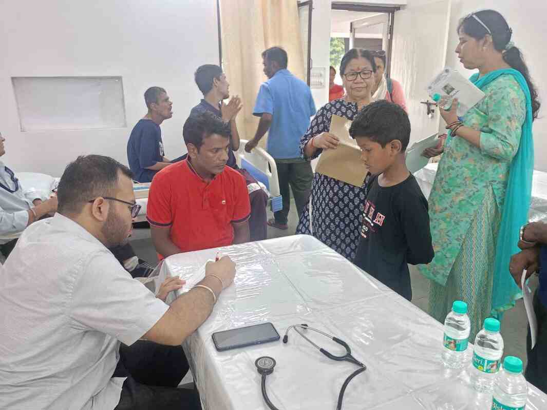 विशेष बच्चों के चेहरों पर मुस्कान लाए श्री महंत इन्दिरेश अस्पताल के डाॅक्टर