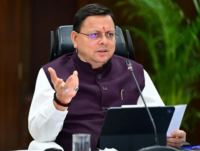 मुख्यमंत्री धामी ने जनसमस्याओं पर की फरियादियों से बात