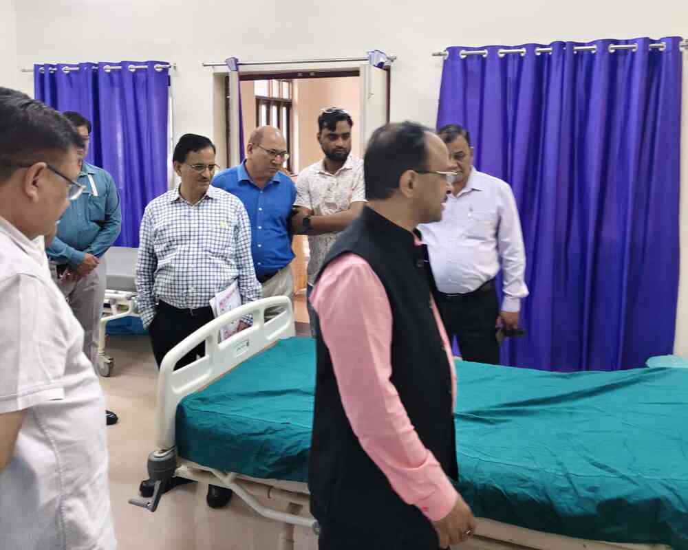 कुलपति प्रो. श्रीप्रकाश सिंह ने डीएसडब्ल्यू, डीन और मुख्य छात्रावास अधीक्षक कार्यलयों का किया निरीक्षण