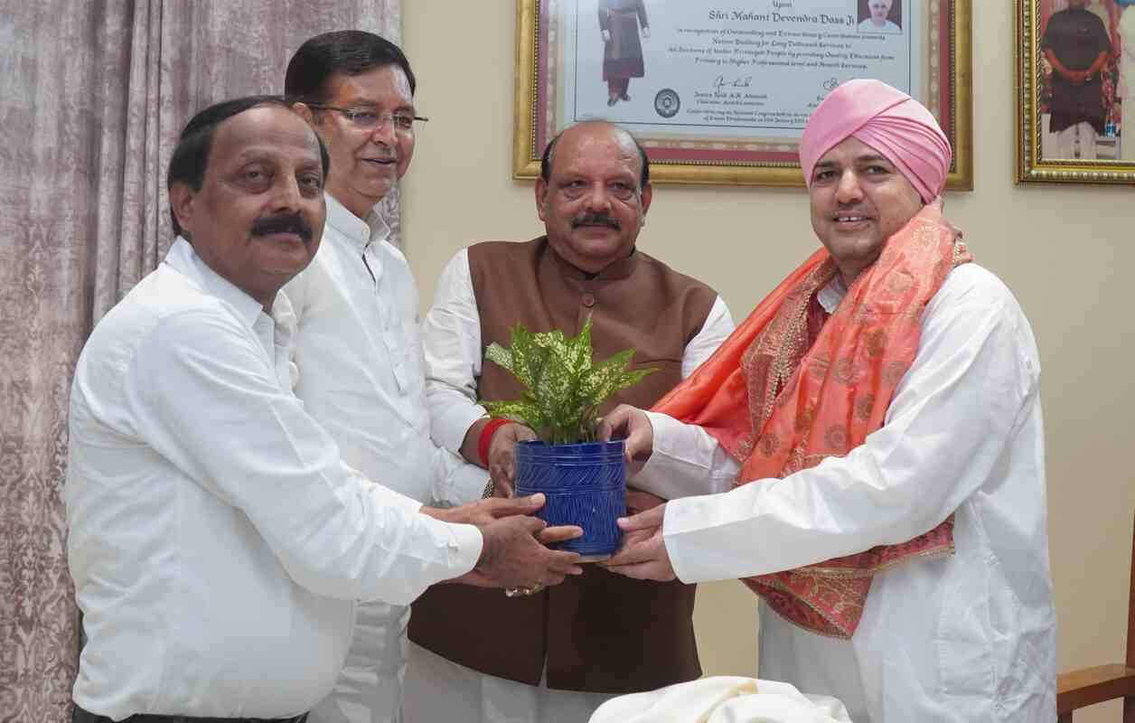 विधायक प्रीतम सिंह और कांग्रेस नेताओं ने श्री दरबार साहिब में टेका मत्था