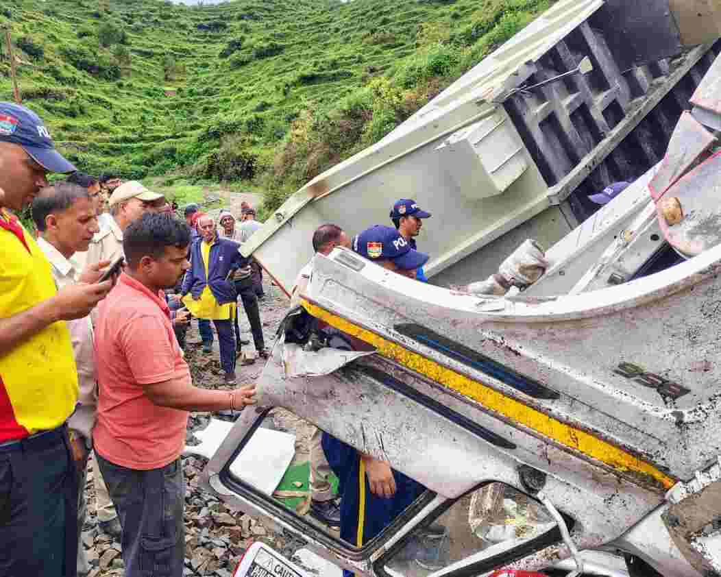 उत्तरकाशी में सड़क हादसे में एक व्यक्ति की मौत, दो घायल