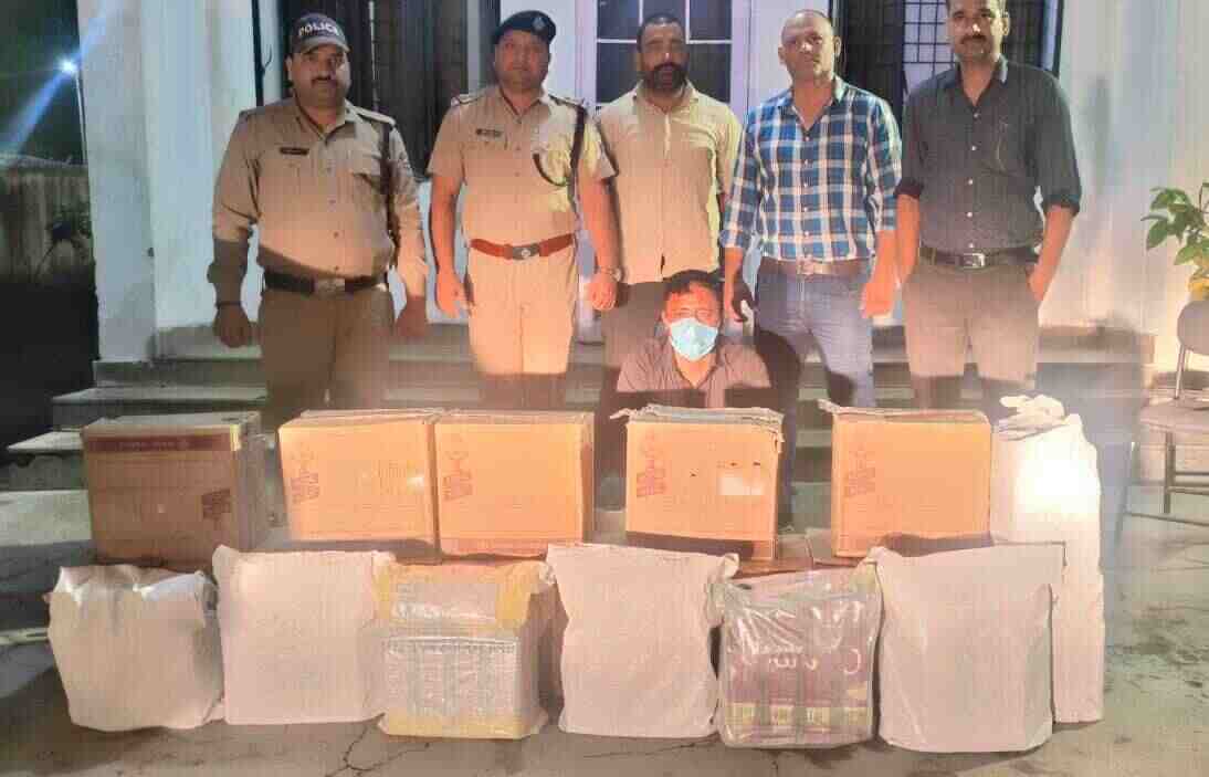 उत्तराखंड STF को बड़ी सफलता, 322 बोतल अंग्रेजी शराब के साथ तस्कर गिरफ्तार