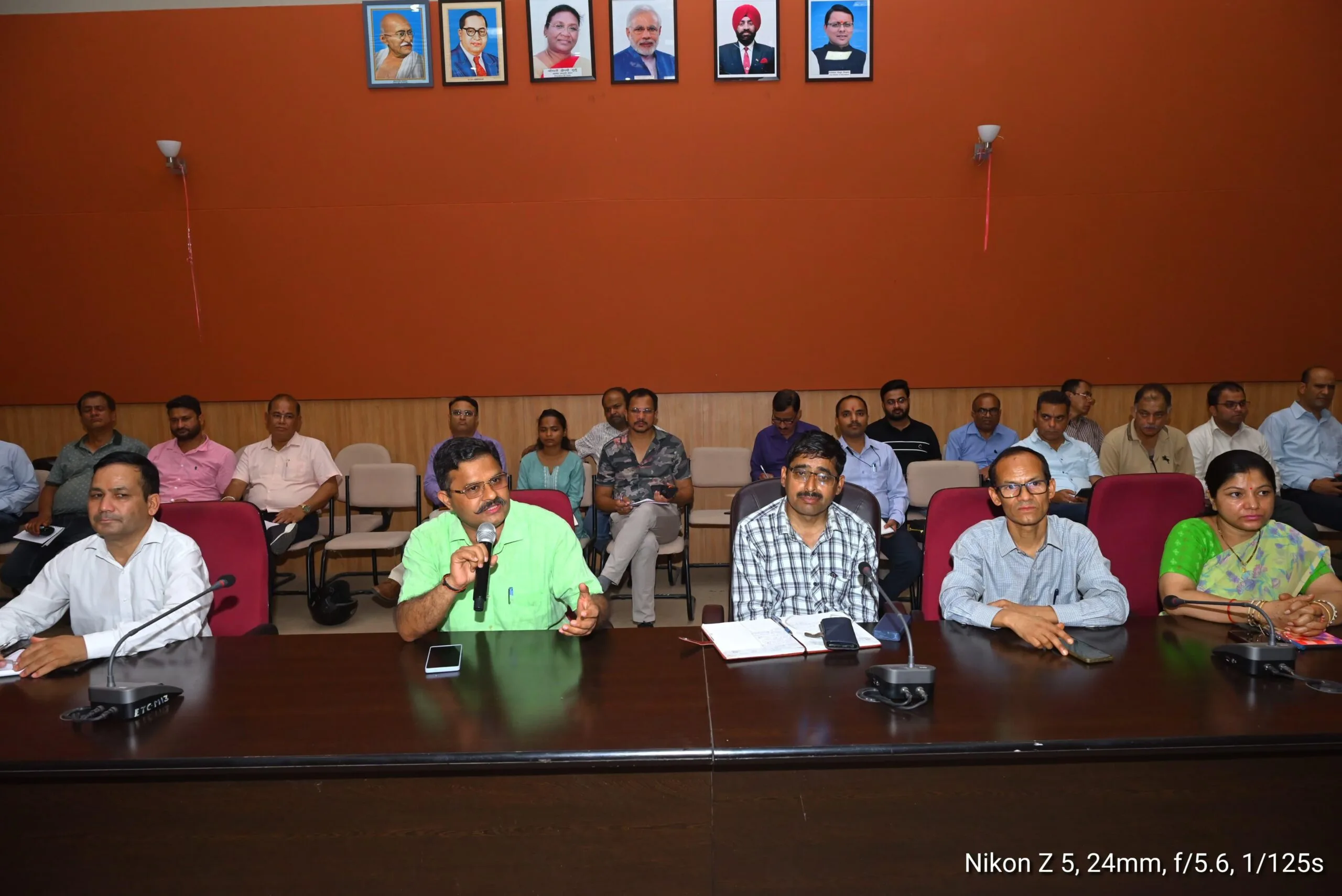 गौलापार में पंचायत चुनाव को लेकर जोनल और सेक्टर मजिस्ट्रेटों का प्रशिक्षण सम्पन्न