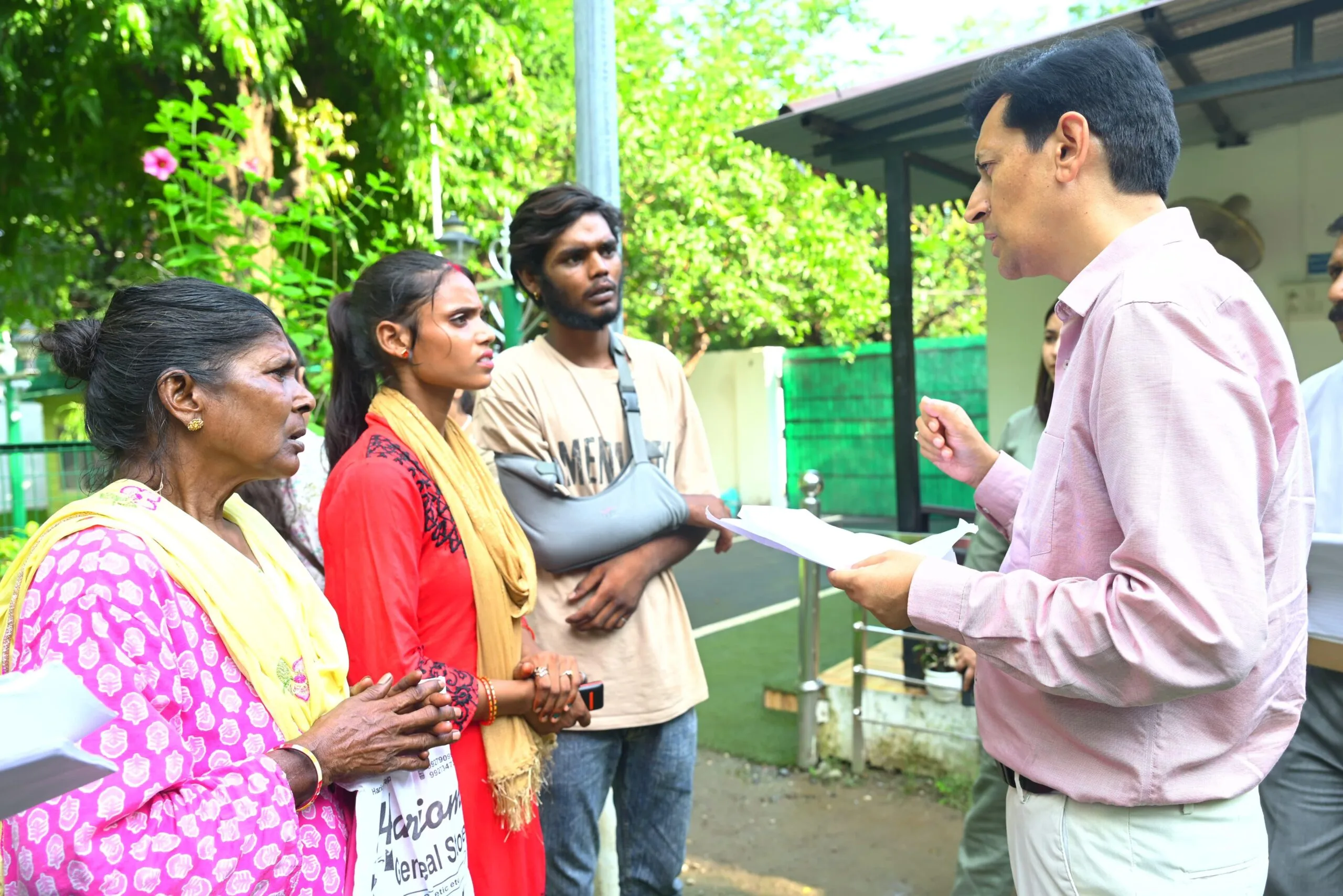 जनता मिलन में आयुक्त दीपक रावत एक्शन मोड में, भूमि धोखाधड़ी से लेकर उपभोक्ता शिकायतों पर दिए सख्त निर्देश